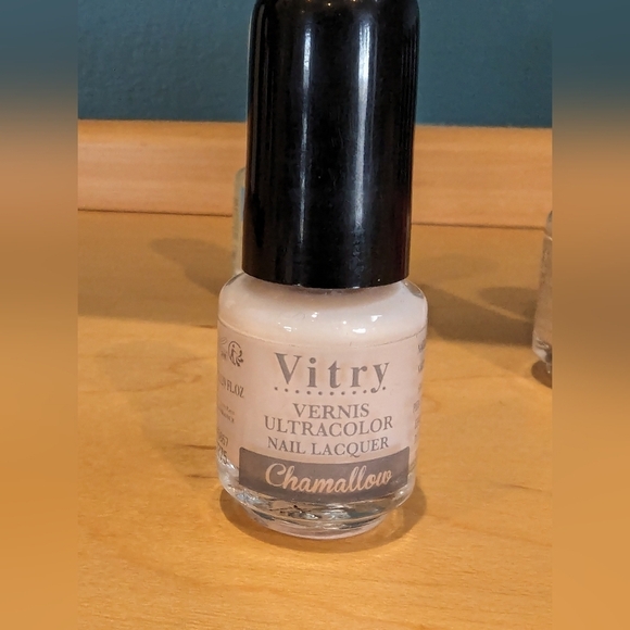 Vitry France Mini Nail Polish travel size, 5 shades & 1 nail recondition… - Picture 3 of 11